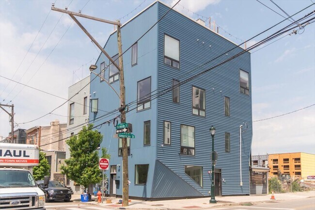Building Photo - 227 W Thompson St