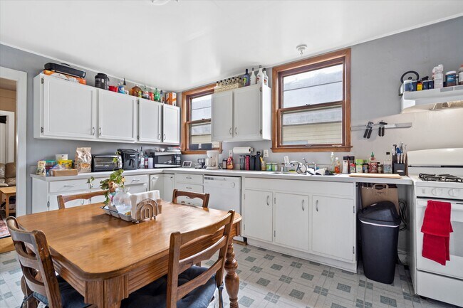 Foto del edificio - 3217 N Newhall St