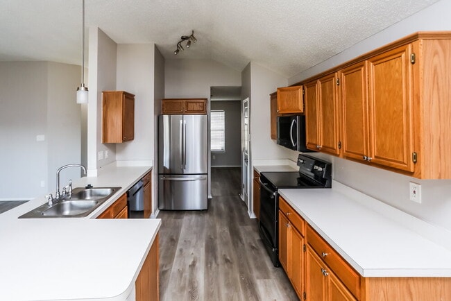 Building Photo - 5122 Eastcreek Dr