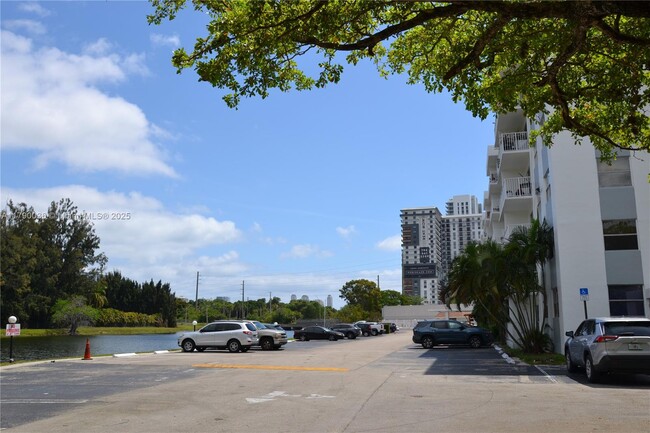 Foto del edificio - 16465 NE 22nd Ave