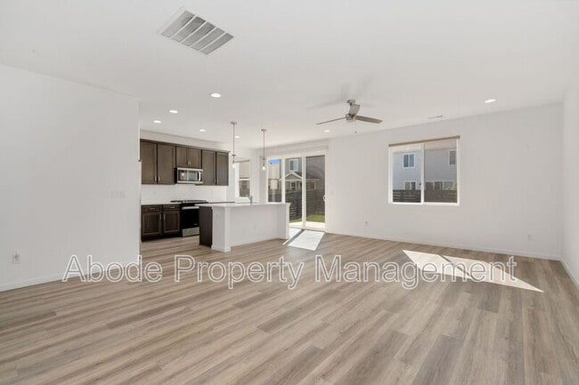 Foto del edificio - 2418 Cottongrass Ave