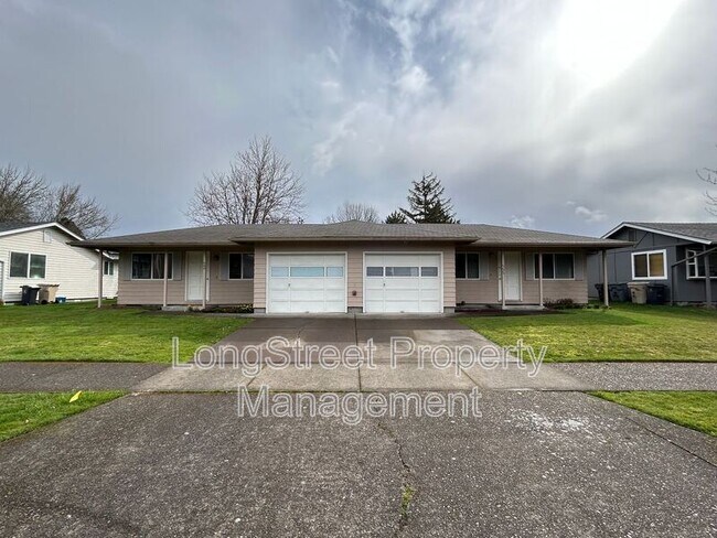 Foto del edificio - 324 NE Conifer Blvd