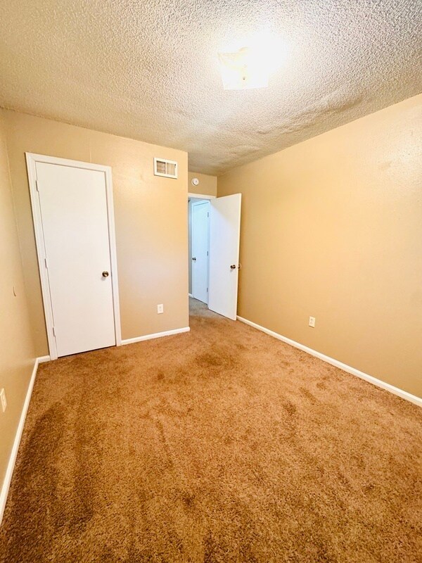 Foto del edificio - 1413 W Maple Ave