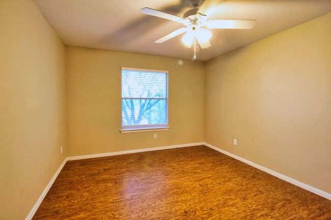 Building Photo - 1408 Meadowbrook Drive
