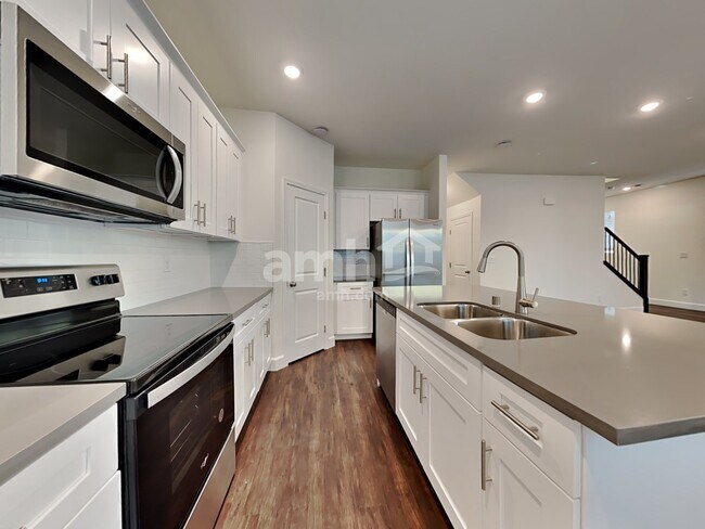 Building Photo - 8842 Tiger Tooth Ave