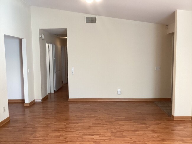 Building Photo - 3/2 rent ready!
