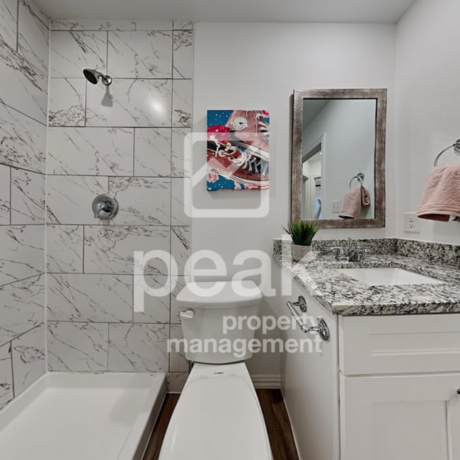 Building Photo - Beautiful Townhome: 3 Bed/2.5 Bath located...