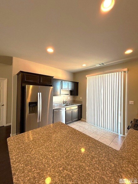 Foto del edificio - 3675 Coastal St