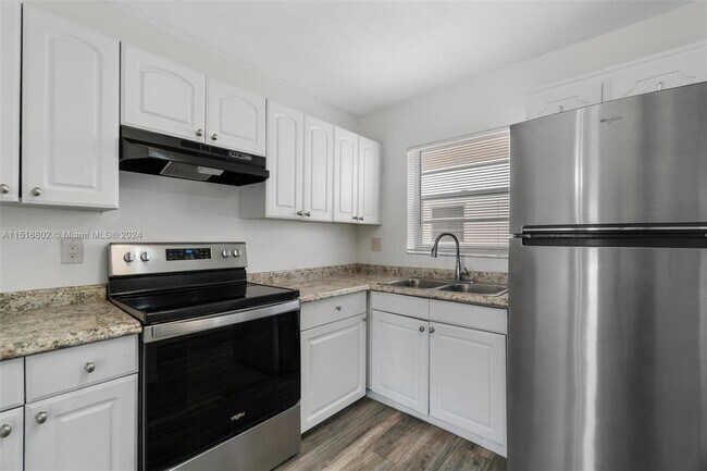 Building Photo - 7502 NW 30th Pl