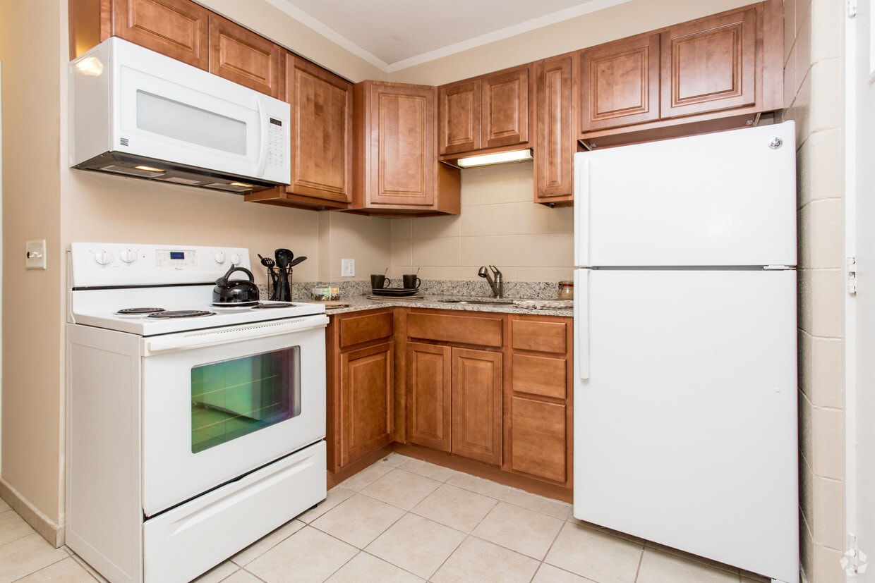 Woodridge Manor Apartments in Cranston, RI