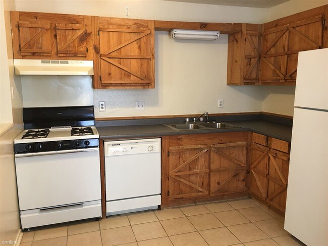 Building Photo - 2 br, 1 bath Duplex - 3702 Forestwood Dr A