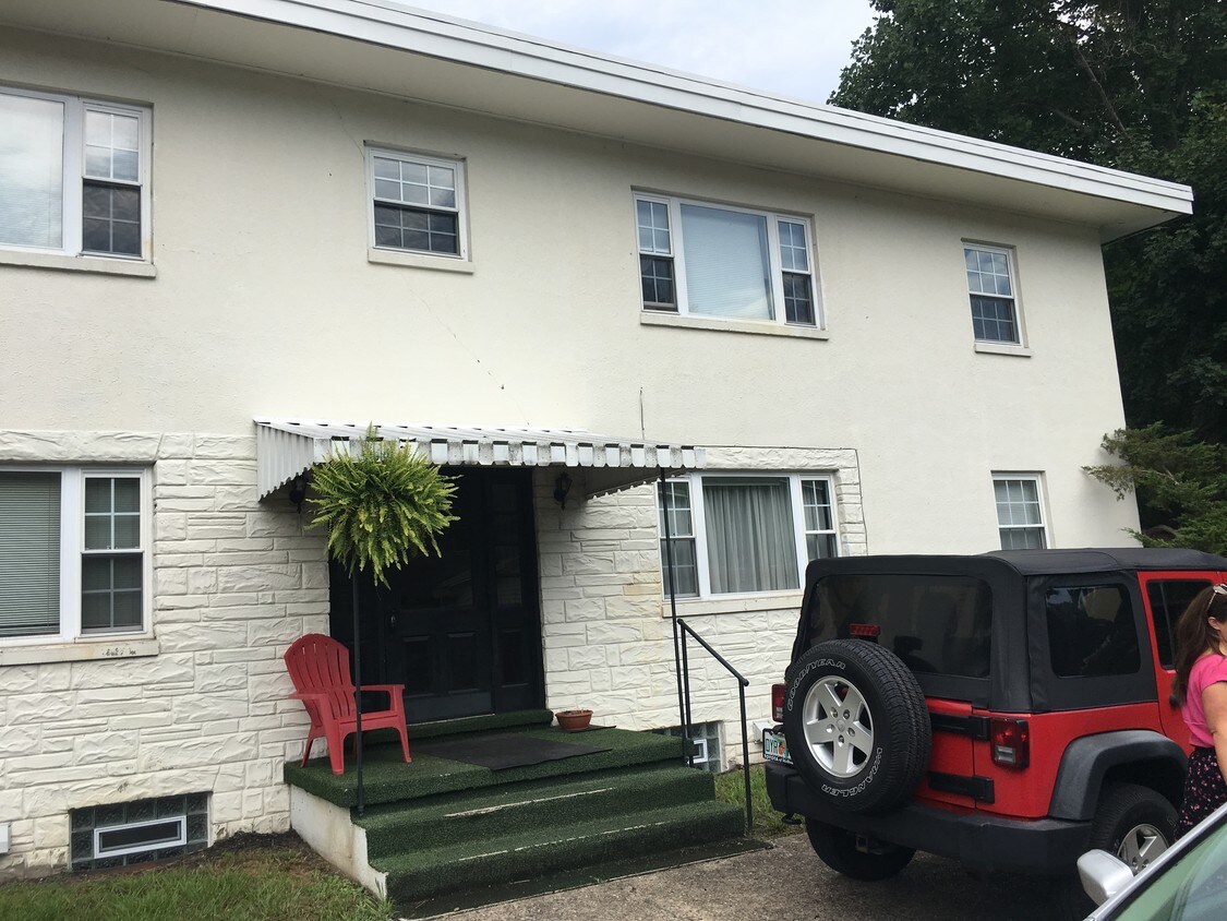 4 unit apartment - 421 Rosemont Ave