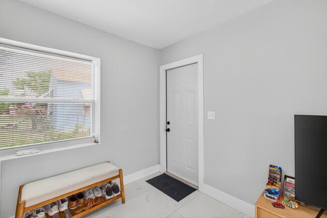 Foto del edificio - 614 N E St