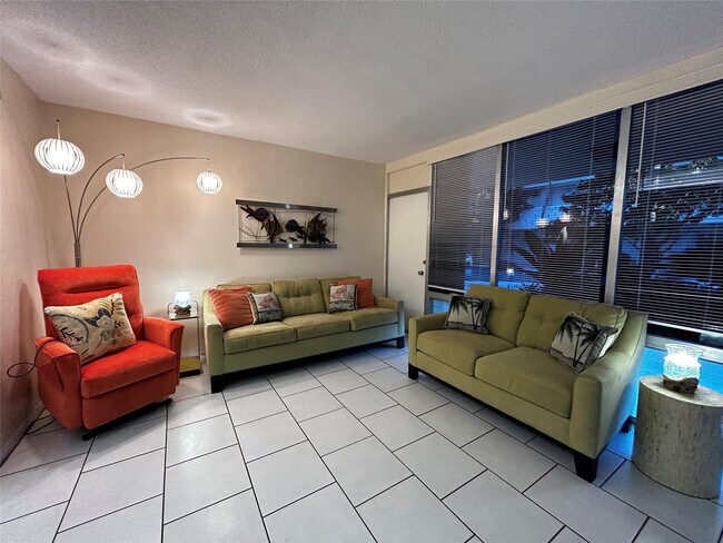 Foto del edificio - 4630 Poinciana St