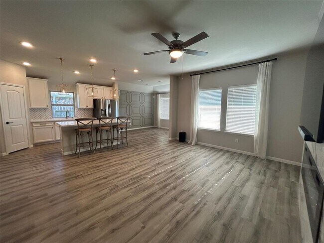 Building Photo - 7011 Ridgemont Bnd Ln