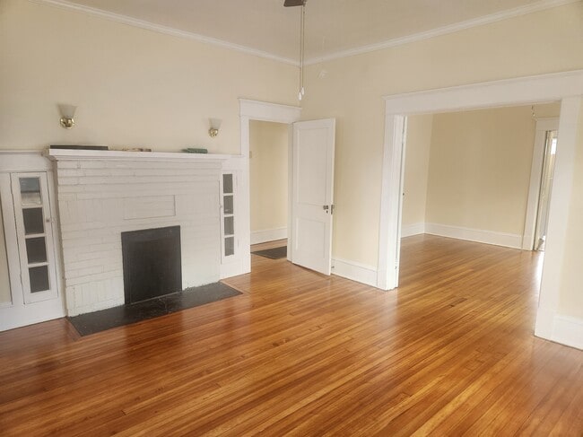 sala de estar/comedor - 703 W Markham Ave