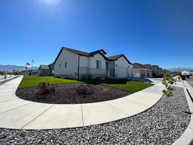 Foto del edificio - 6 Bedroom 3 Bathroom Home in Stansbury Par...