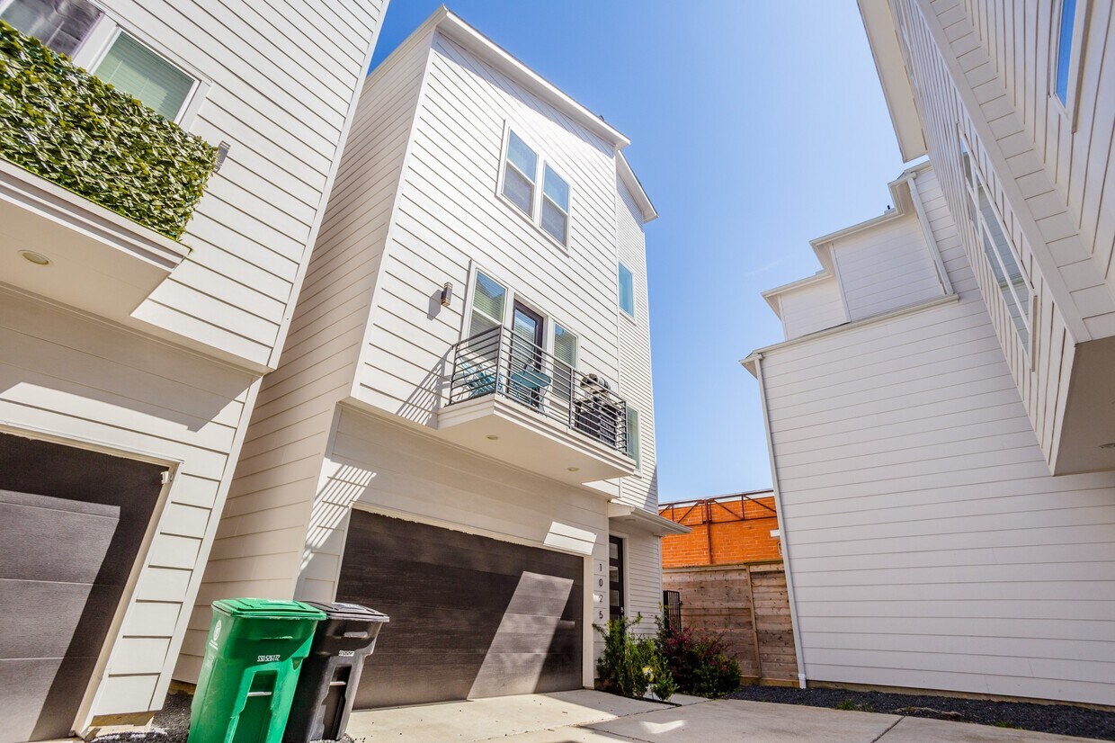 Foto principal - 1025 Roberts St