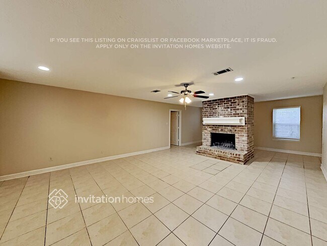 Building Photo - 16395 Havenpark Dr