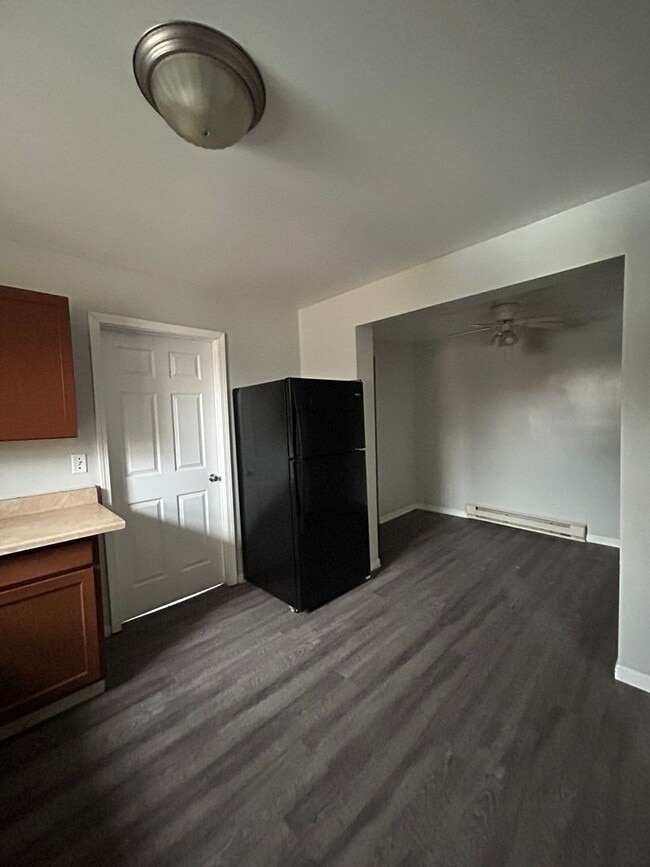 Foto del edificio - 105 W Emeline St