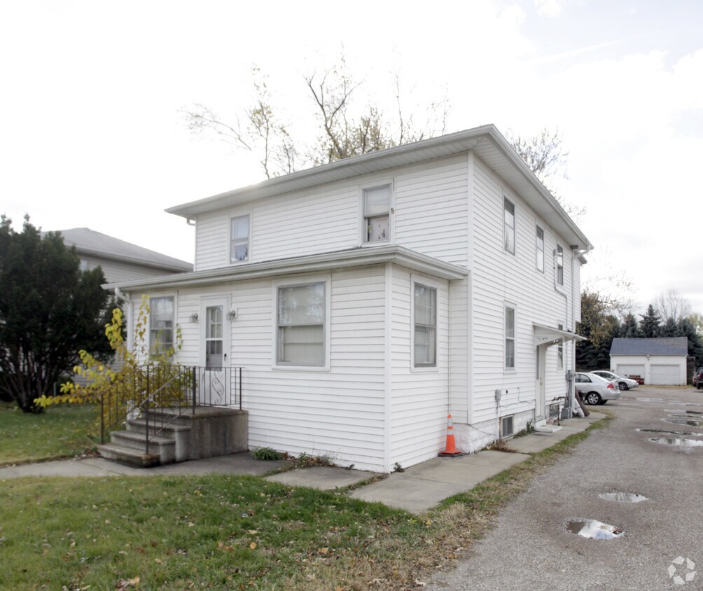 3721 Lincolnway E, Mishawaka, IN 46544 Apartments in Mishawaka, IN