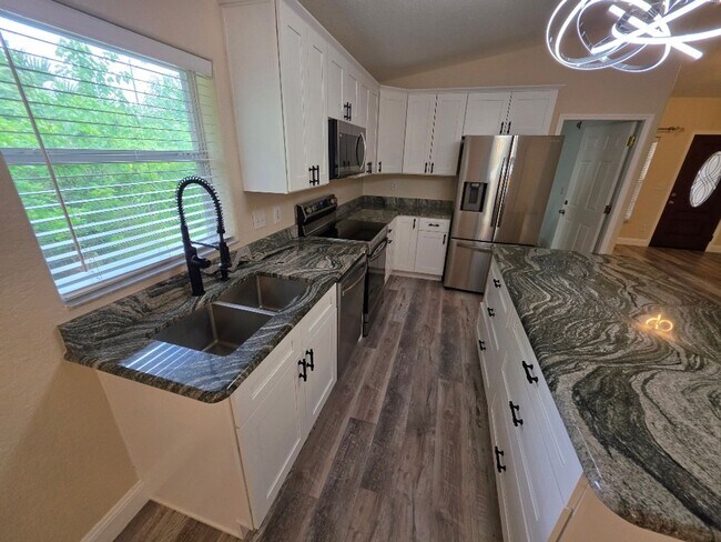 Foto del edificio - Beautiful 3 Bedroom 2 Bathroom Daytona Beach Home