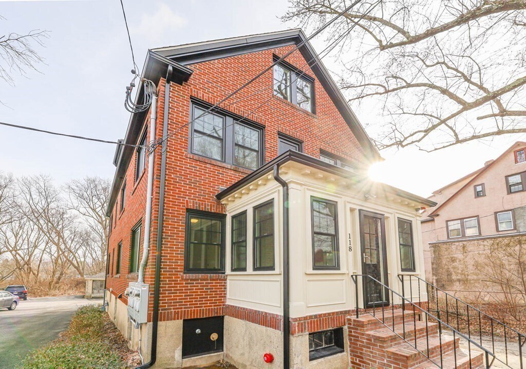 Primary Photo - 118 Bridge St
