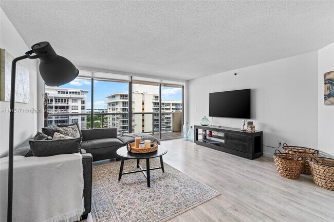 Foto del edificio - 5757 Collins Ave