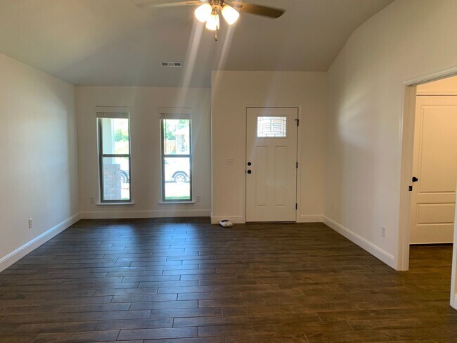 Building Photo - BRAND NEW Beautiful 3 Bedroom 2 Bathroom H...