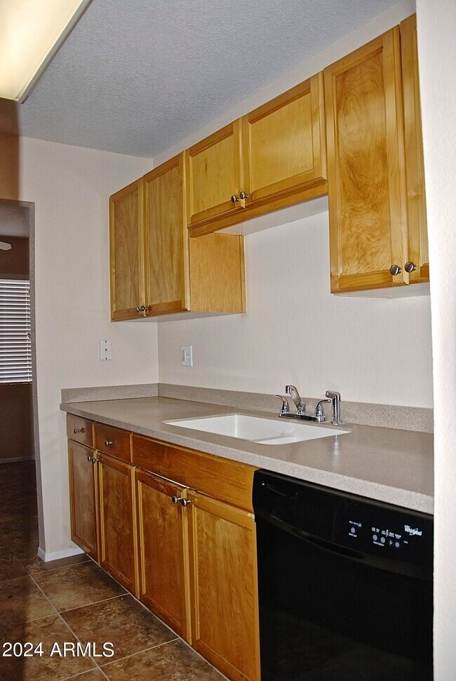 Foto del edificio - 7550 N 12th St