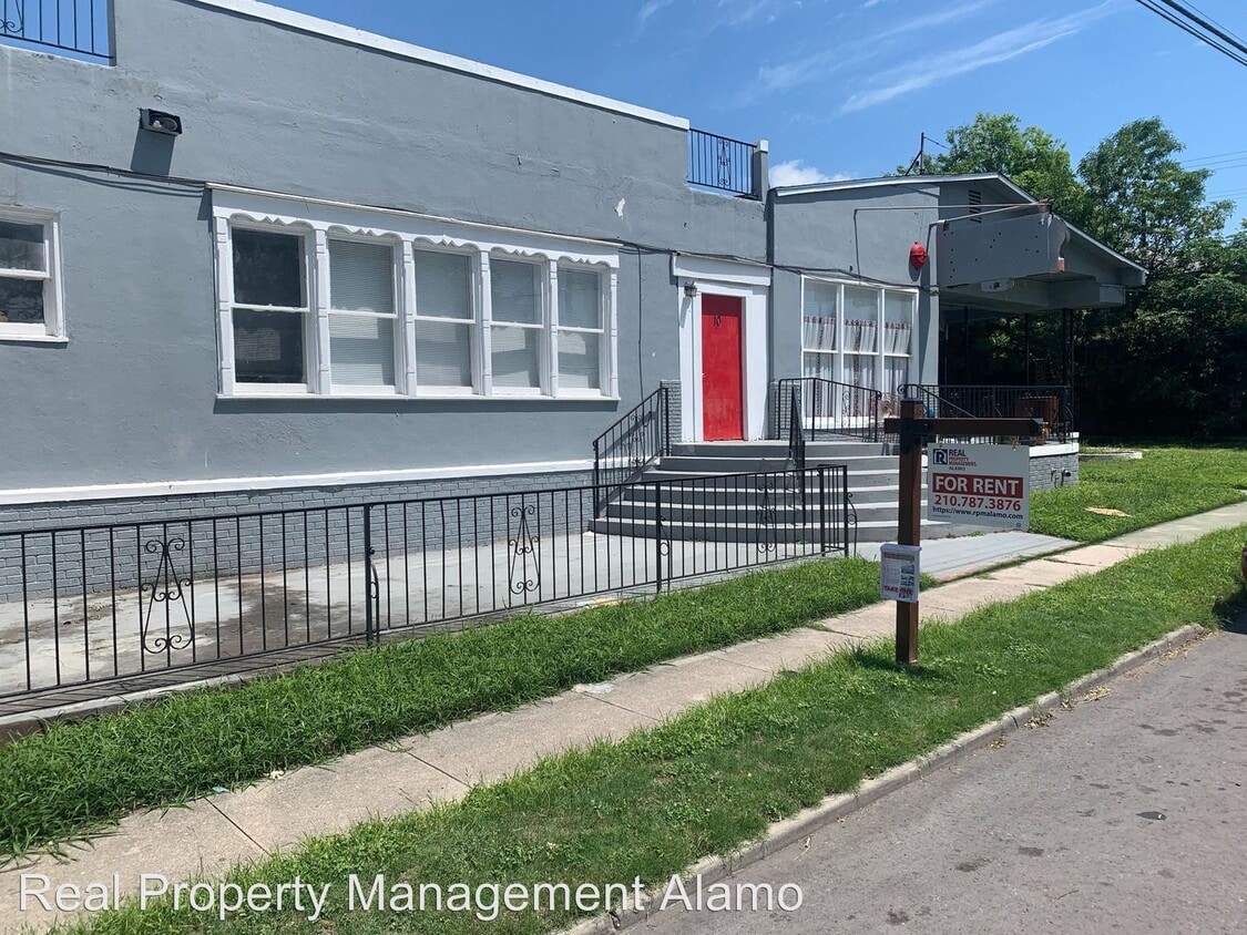 Primary Photo - 323 E Carson