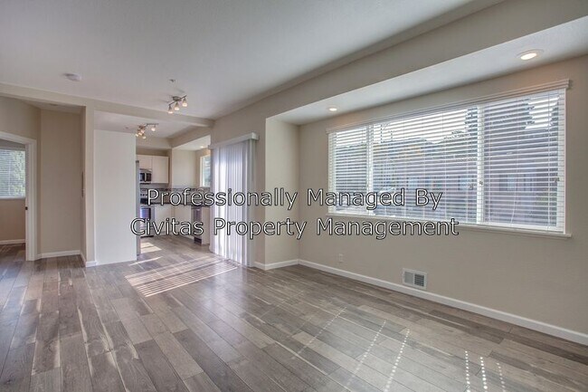 Building Photo - Listing Currently Unavailable