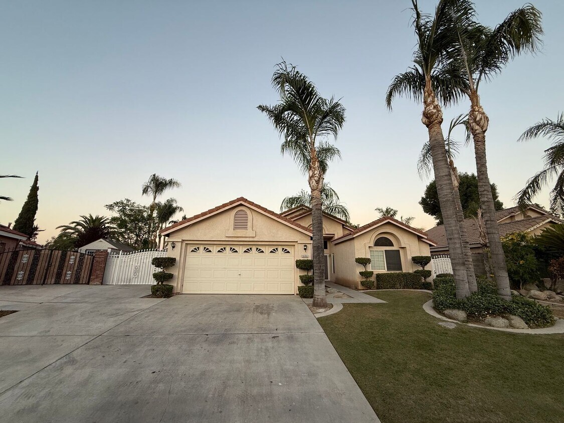 Primary Photo - Spacious 4-Bedroom Home in Desirable Silve...
