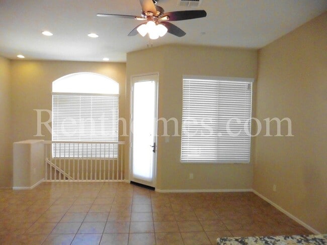 Foto del edificio - 568 Almond Rd