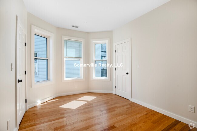 Building Photo - 27 Linden St