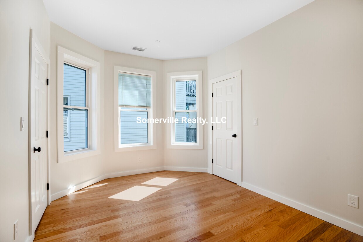 Foto principal - 27 Linden St