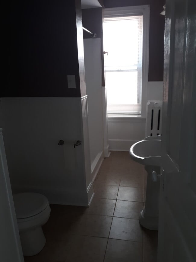 Mitch Park tiene muchos espacios verdes donde los niños pueden correr. - 414 Walnut St