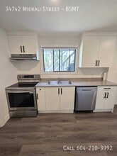 Building Photo - 34742 Mierau St