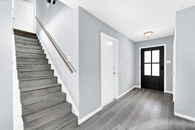 Building Photo - 10718 Boardwalk St