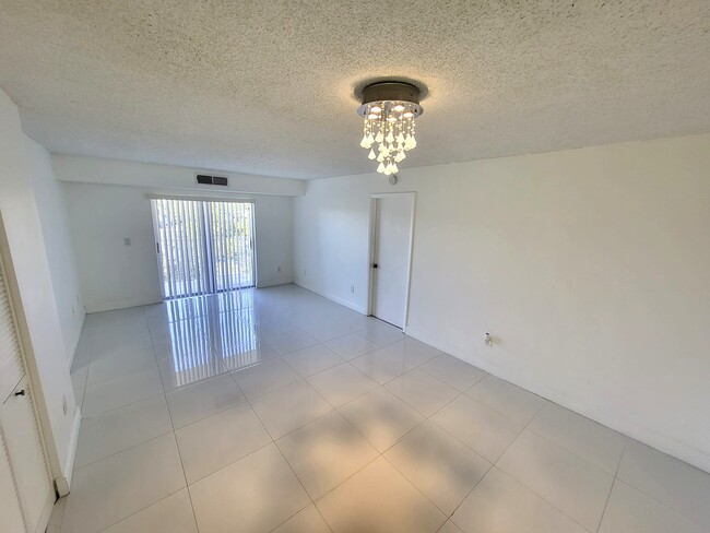 Foto del edificio - 8260 SW 210th St