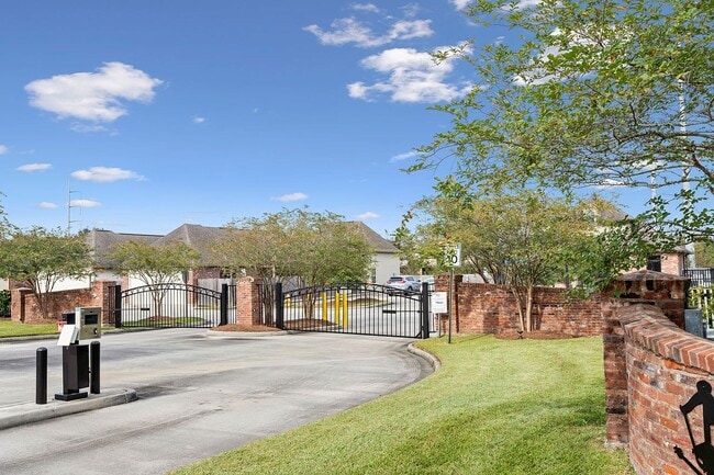 Building Photo - Beautiful 4 Bed, 2 Bath home