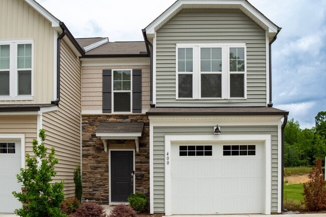 Building Photo - 400 White Oak Ridge Dr