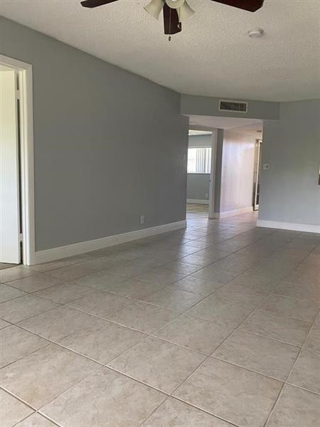 Foto del edificio - 7900 N Colony Cir