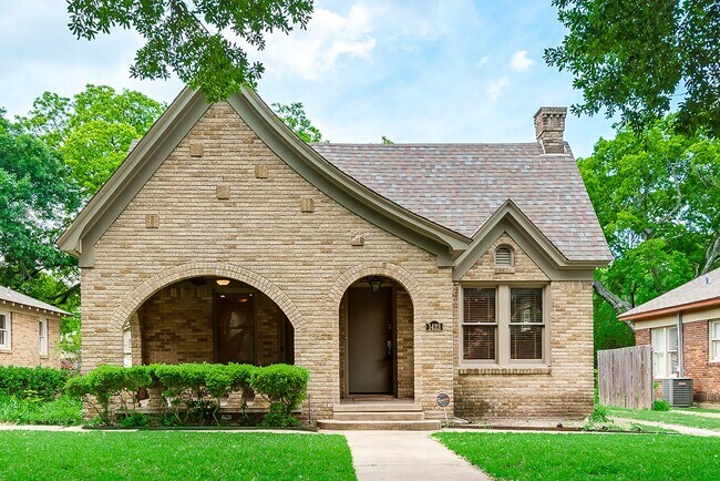 Foto del edificio - Charming 1930s home! Updated!