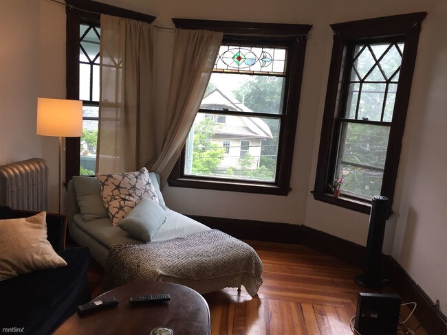 Building Photo - 35 Langley Rd