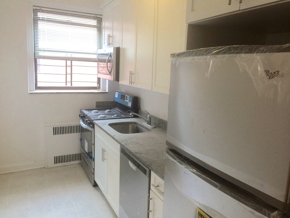 Foto principal - 65-47 Saunders St