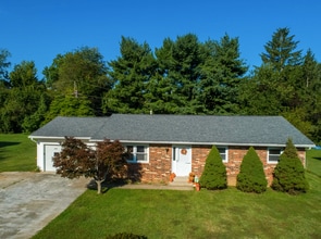 Building Photo - 3522 S Bainbridge Dr