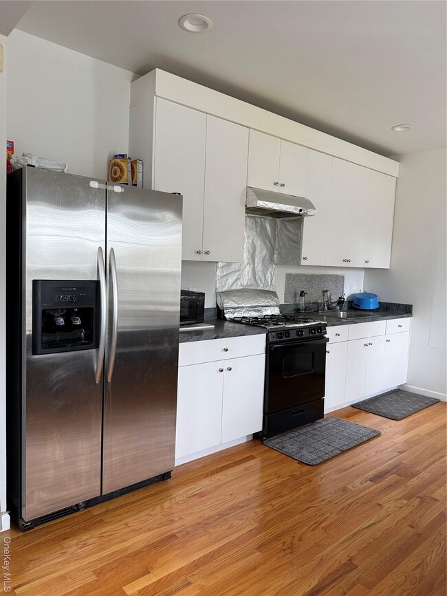 Building Photo - 6 Taylor Ln