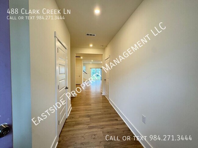 Foto del edificio - 488 Clark Creek Ln
