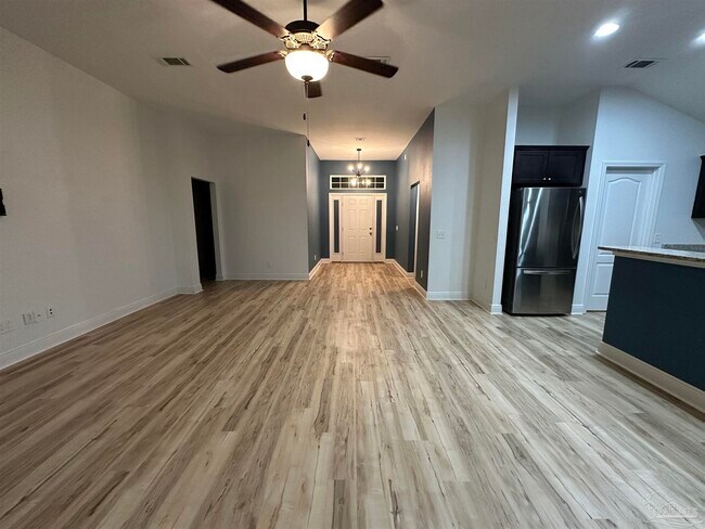 Foto del edificio - 7329 Farmers Rd